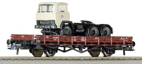Flat car type Kbs loaded with Magirzs Deutz truck<br /><a href='images/pictures/Roco/66681.jpg' target='_blank'>Full size image</a>